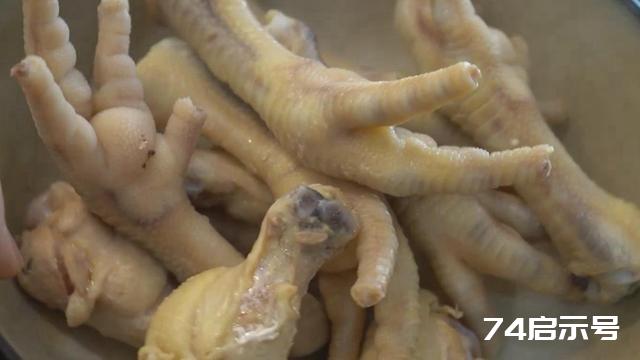 这样卤出来的牛肉颜色自然红润，不干不柴，卤香味十足，太攒劲了