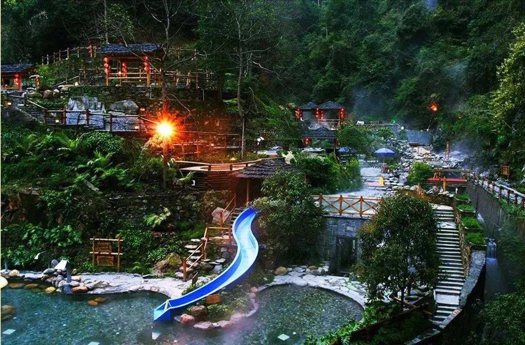 泡龙胜天然温泉，住桂林龙胜温泉度假中心酒店，享烟雾中的诗情画意，接受大自然的洗礼！