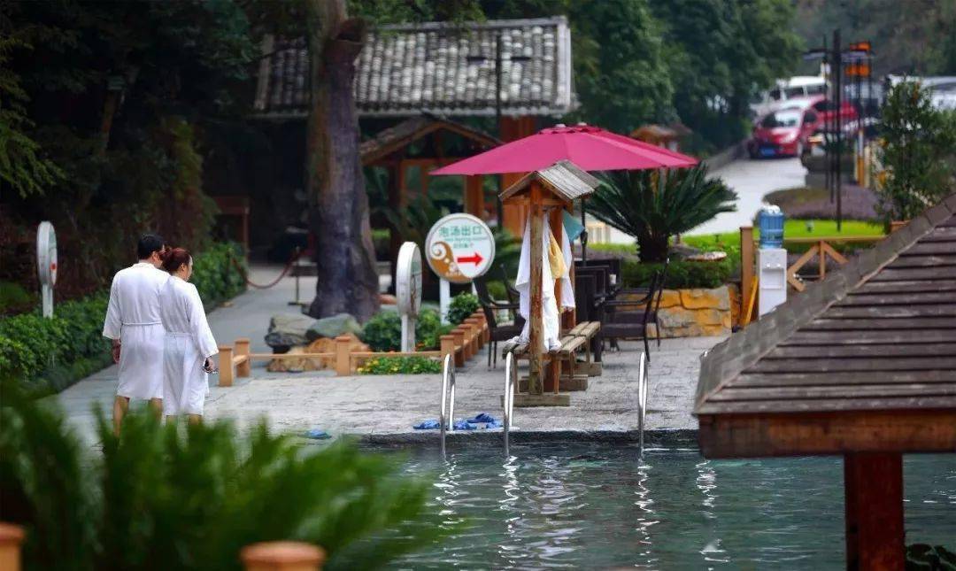 泡龙胜天然温泉，住桂林龙胜温泉度假中心酒店，享烟雾中的诗情画意，接受大自然的洗礼！