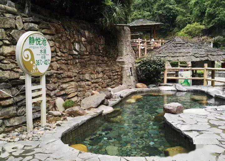 泡龙胜天然温泉，住桂林龙胜温泉度假中心酒店，享烟雾中的诗情画意，接受大自然的洗礼！