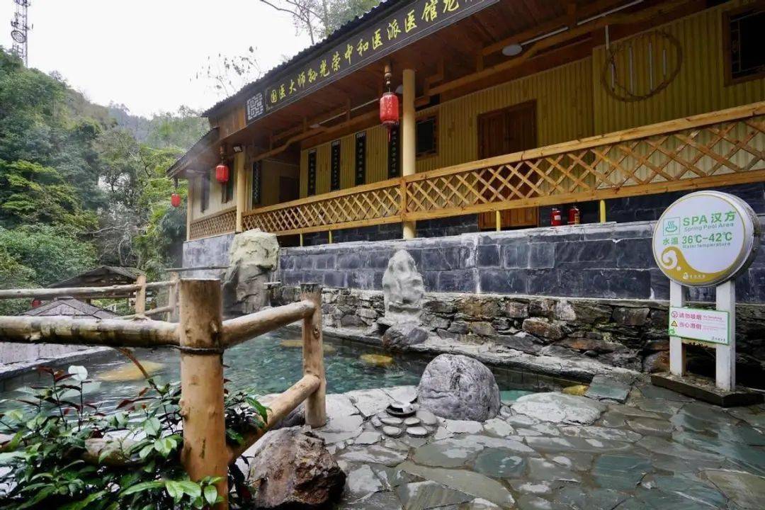 泡龙胜天然温泉，住桂林龙胜温泉度假中心酒店，享烟雾中的诗情画意，接受大自然的洗礼！