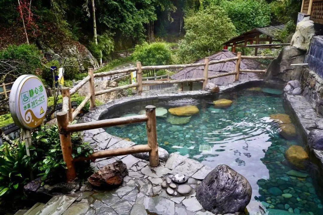 泡龙胜天然温泉，住桂林龙胜温泉度假中心酒店，享烟雾中的诗情画意，接受大自然的洗礼！