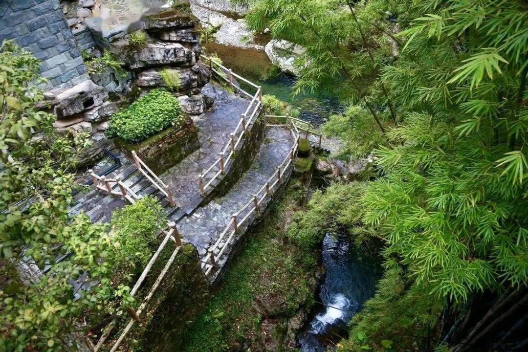 泡龙胜天然温泉，住桂林龙胜温泉度假中心酒店，享烟雾中的诗情画意，接受大自然的洗礼！