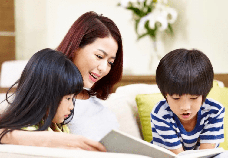“我的心都快破了”，女儿哭着控诉妈妈只偏心弟弟，网友直呼心疼