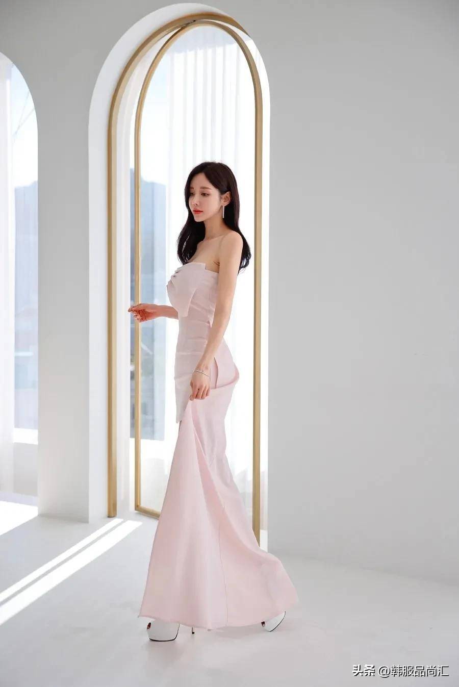 韩国美女模特孙允珠爱丽舍宫桃粉霓虹雪纺晚礼裙，仙女下凡啦