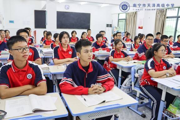 新高考背景下，到底要不要复读？人气榜高三复读学校专业解读