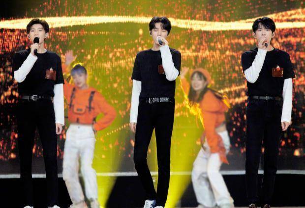 时代峰峻架空TFBOYS，发博令粉丝心寒，团糖过于敷衍