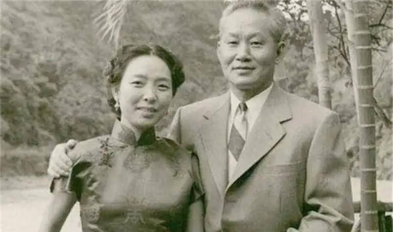 孙立人：被软禁33年，得“大小乔”相伴，卖荔枝养家，子女皆学霸