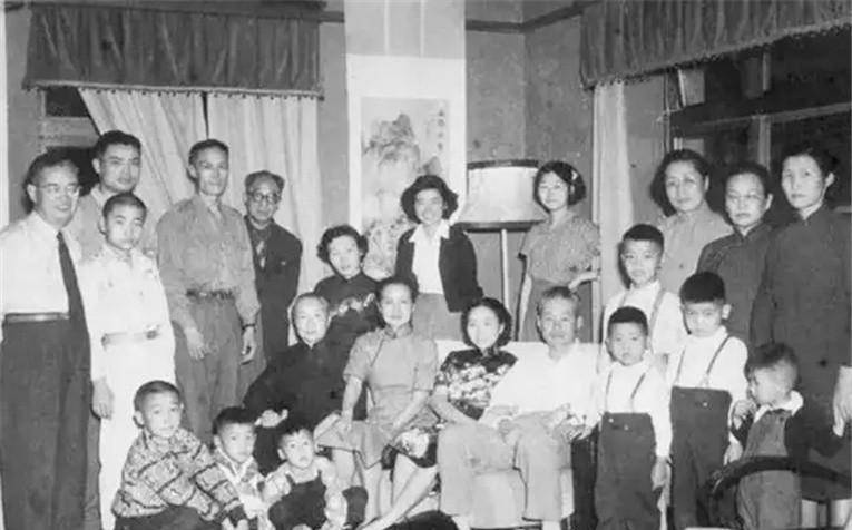 孙立人：被软禁33年，得“大小乔”相伴，卖荔枝养家，子女皆学霸