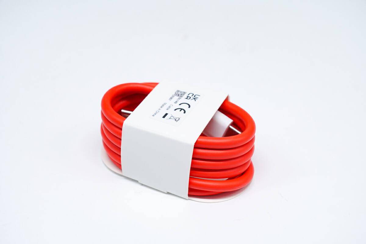 100W超级闪充，1C1A双设备充电，一加 100W 双口超级闪充充电器评测