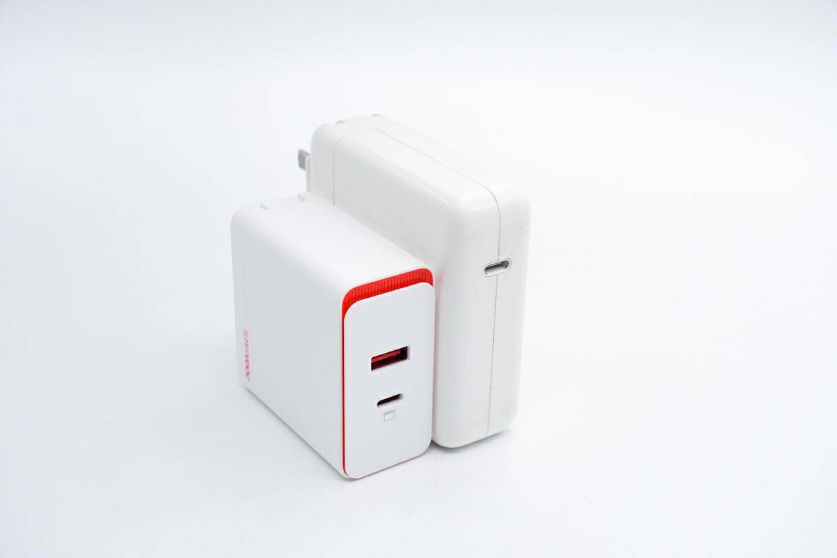 100W超级闪充，1C1A双设备充电，一加 100W 双口超级闪充充电器评测