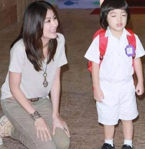她是我们“最富歌后”，赠儿子10亿豪宅，却给了女儿一把手术刀