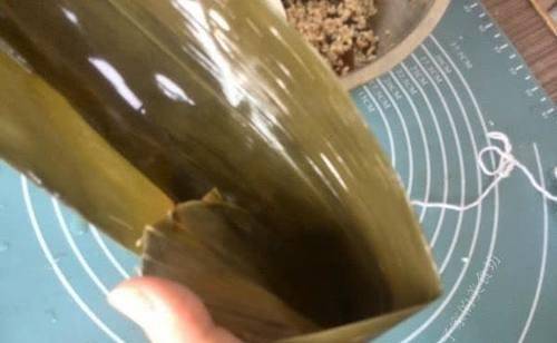 粽子这么包，老少都喜欢，香气扑鼻又Q弹，宝宝也能吃2个，干净