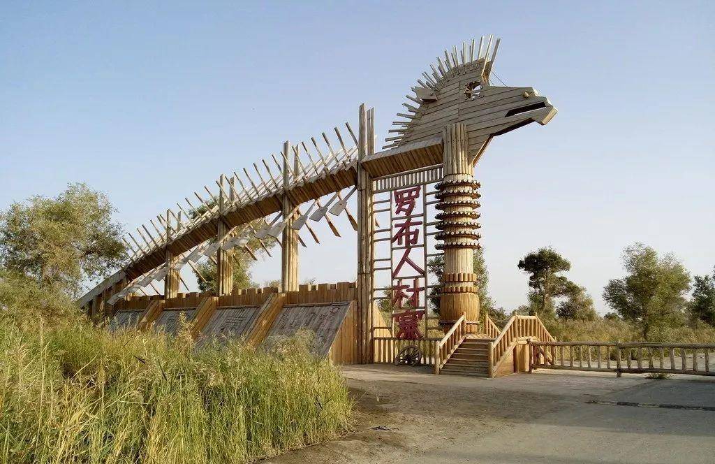 新疆尉犁县，孔雀河畔10万多人的小城，这里有古老的罗布人村寨
