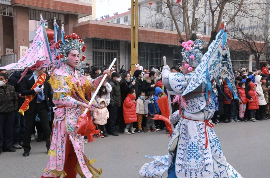 宝鸡陇县：万人空巷看社火 锣鼓喧天闹元宵