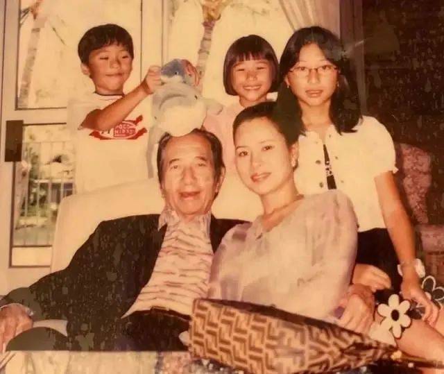 赌王三太戴上亿翡翠，泼天的富贵靠珠宝堆！为什么贵妇都爱翡翠？