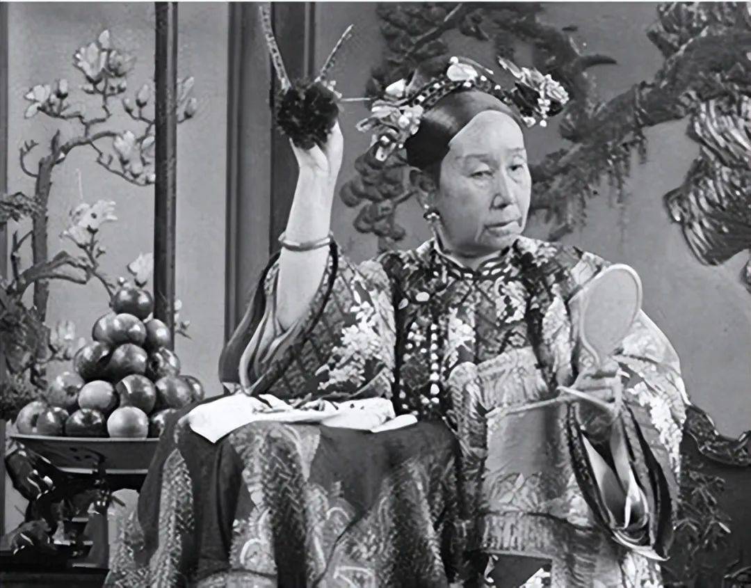 赌王三太戴上亿翡翠，泼天的富贵靠珠宝堆！为什么贵妇都爱翡翠？