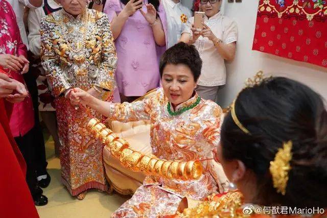 赌王三太戴上亿翡翠，泼天的富贵靠珠宝堆！为什么贵妇都爱翡翠？