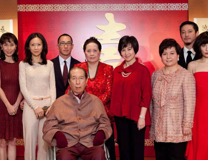 赌王三太戴上亿翡翠，泼天的富贵靠珠宝堆！为什么贵妇都爱翡翠？