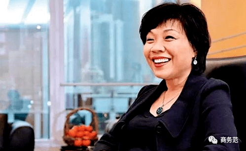 赌王三太戴上亿翡翠，泼天的富贵靠珠宝堆！为什么贵妇都爱翡翠？