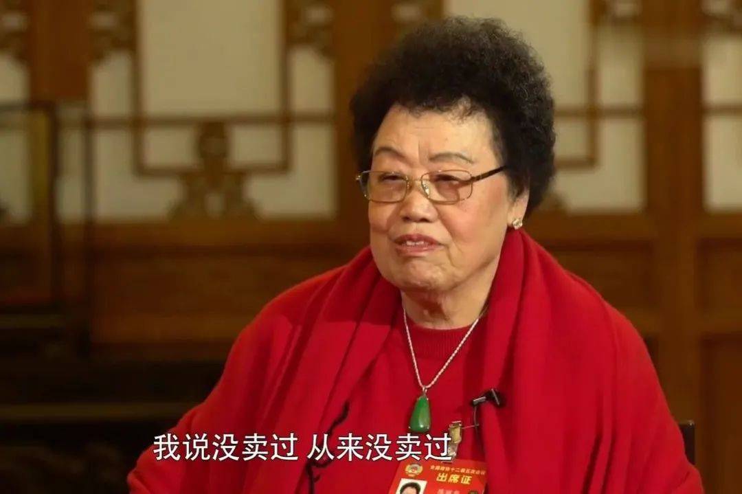 赌王三太戴上亿翡翠，泼天的富贵靠珠宝堆！为什么贵妇都爱翡翠？
