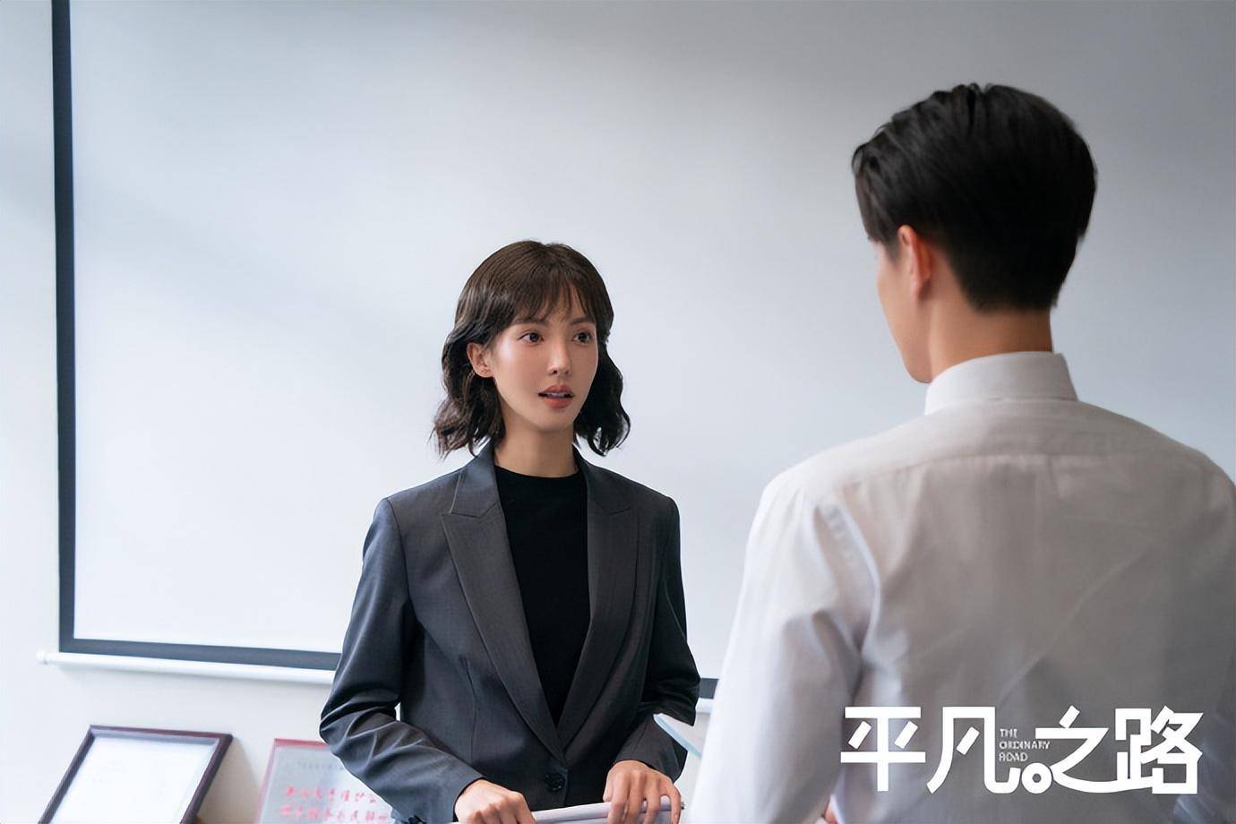 《平凡之路》同样演“塑料姐妹花”，金晨和王秀竹对比，差异明显