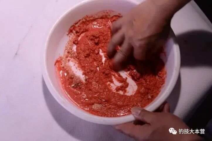 开好一份拉饵，用好拉丝粉才是关键！钓鱼基本功~