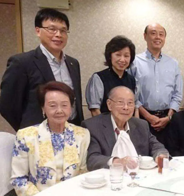 李兆基_李兆基中学_李兆基儿子李嘉诚身价