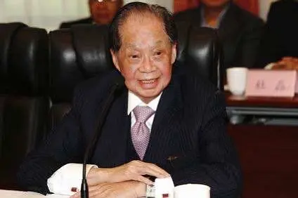 李兆基中学_李兆基_李兆基儿子李嘉诚身价