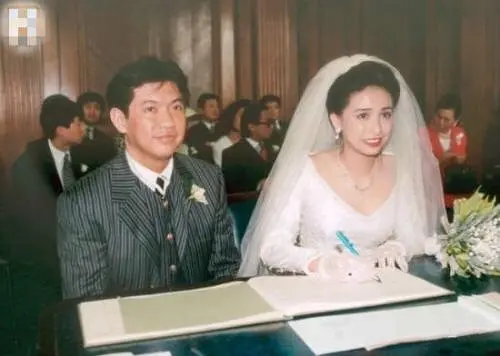 李兆基儿子李嘉诚身价_李兆基中学_李兆基